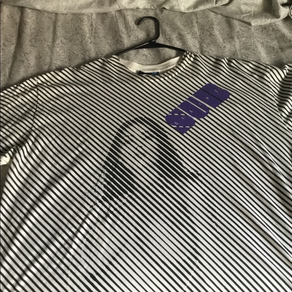 sub script shirt with girl in lines